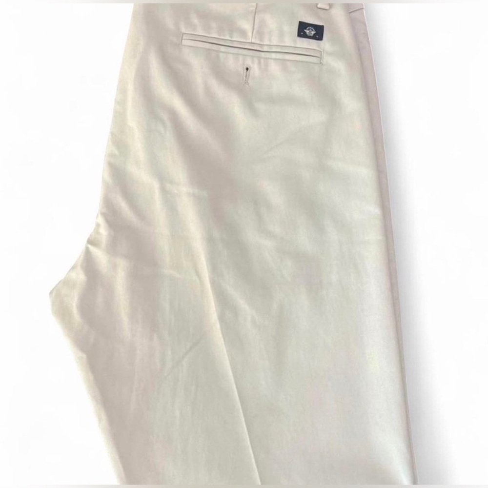 Dockers Slim Fit Men’s Khaki Chino Pants 33x32